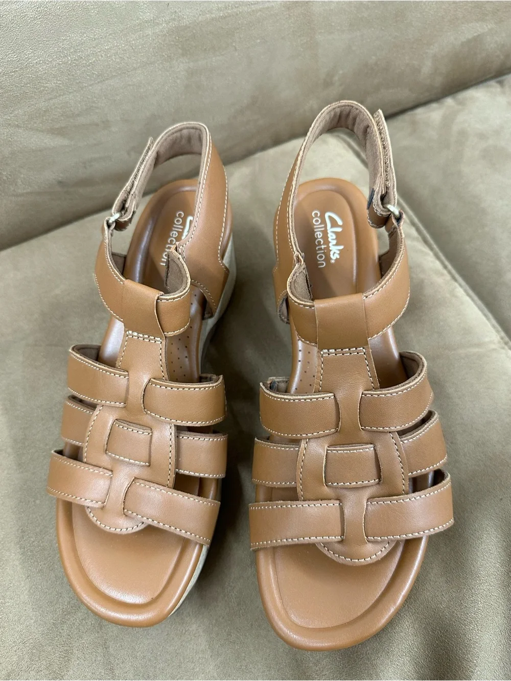 Clark’s collection Tan Wedge Sandals brown leather size 10 women’s wide